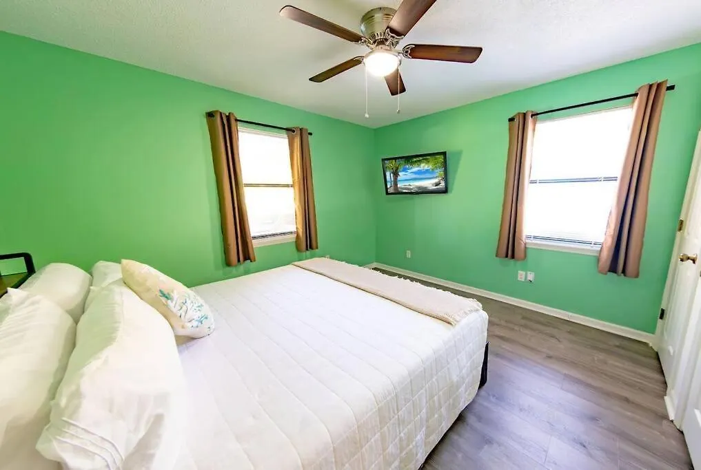 Tropical Oasis, Tiki Bar, Pool, Mini Golf, Hot Tub Villa Panama City Beach Holiday home