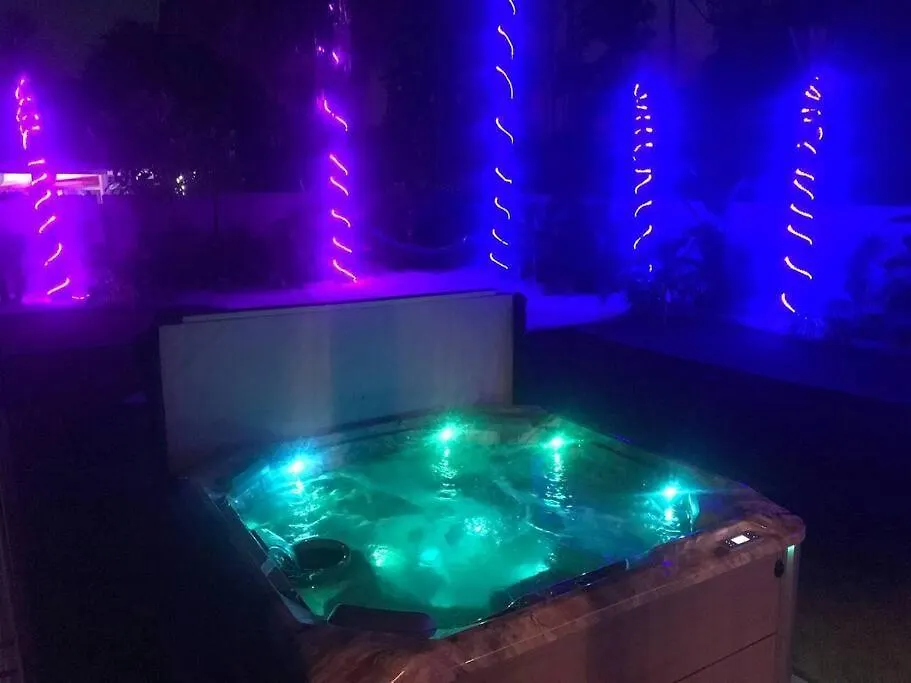 Tropical Oasis, Tiki Bar, Pool, Mini Golf, Hot Tub Villa Panama City Beach United States