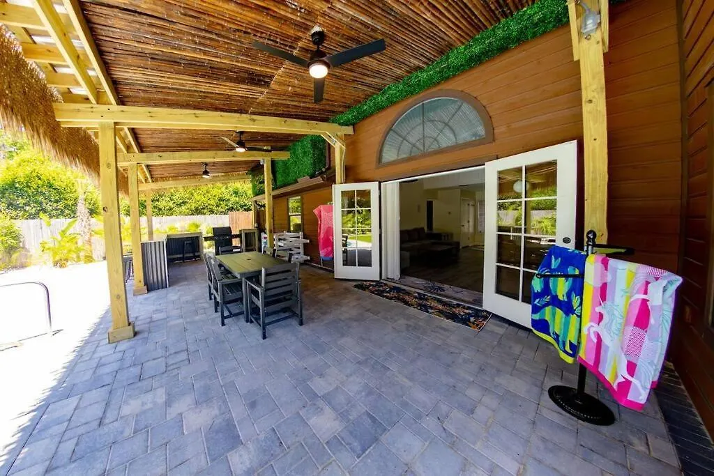 Tropical Oasis, Tiki Bar, Pool, Mini Golf, Hot Tub Villa Panama City Beach Holiday home