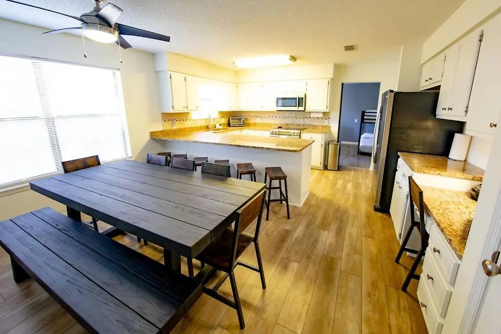Tropical Oasis, Tiki Bar, Pool, Mini Golf, Hot Tub Villa Panama City Beach United States