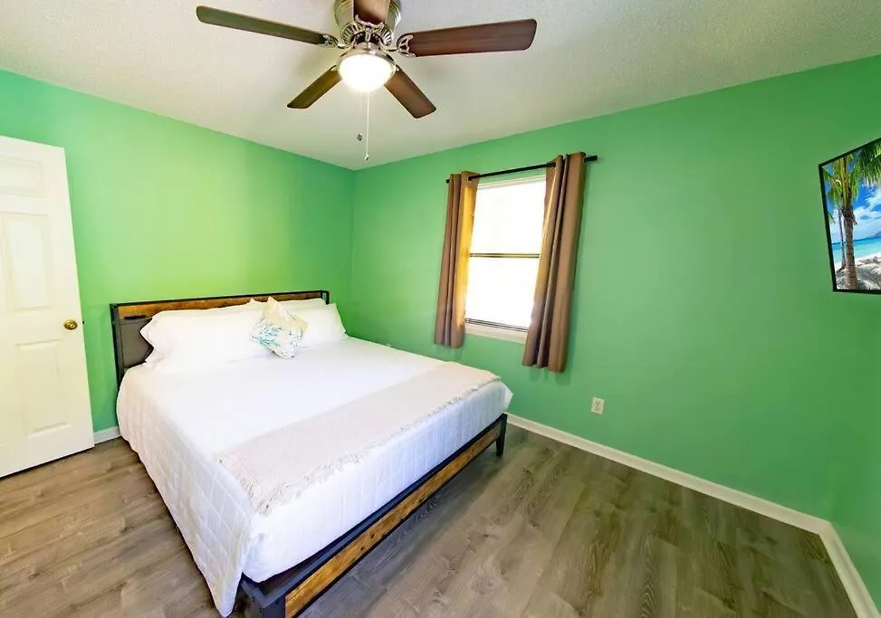 Holiday home Tropical Oasis, Tiki Bar, Pool, Mini Golf, Hot Tub Villa Panama City Beach