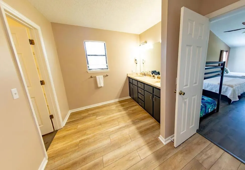 Tropical Oasis, Tiki Bar, Pool, Mini Golf, Hot Tub Villa Panama City Beach Holiday home