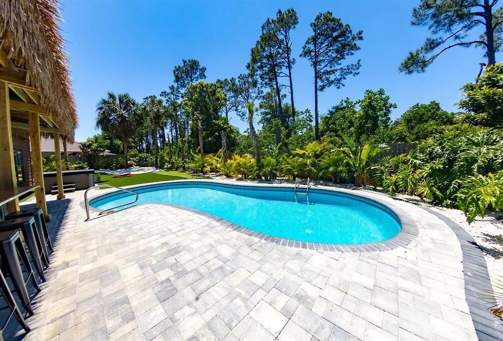 Tropical Oasis, Tiki Bar, Pool, Mini Golf, Hot Tub Villa Panama City Beach